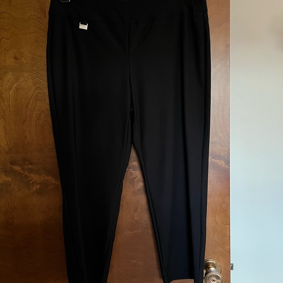 PREMISE STUDIO NWOT Ladies Size Medium Black Slim Leg Dress Capri Pants. - Picture 3 of 9